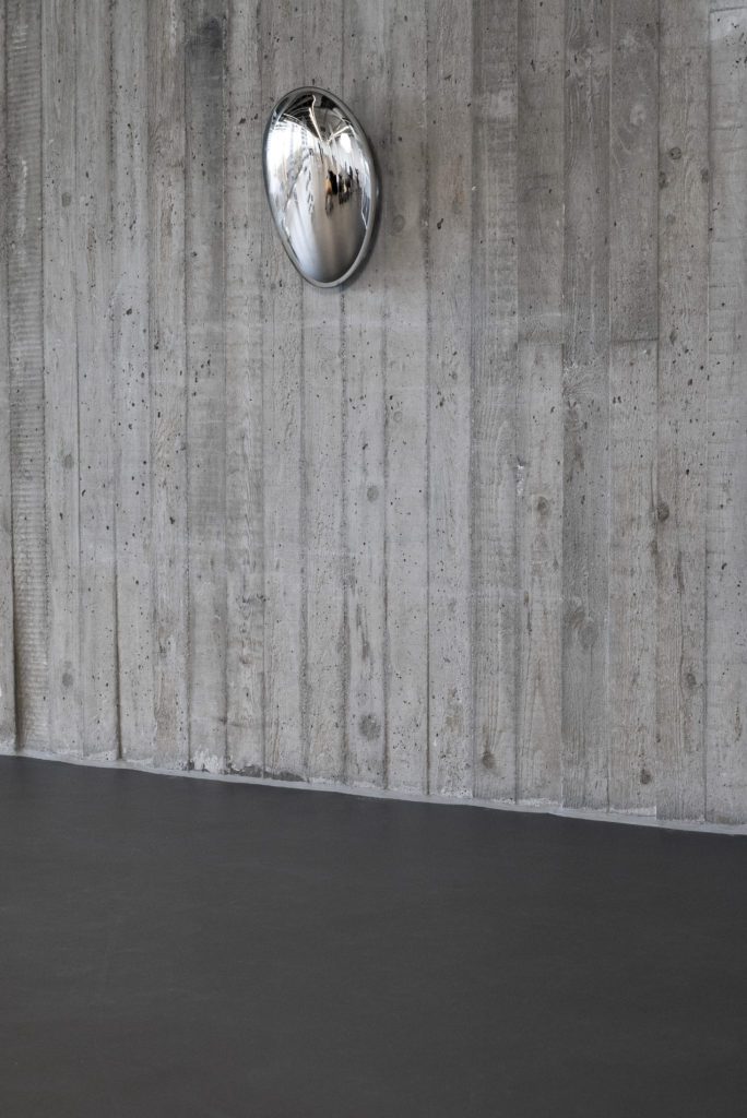 "Portal", Mirrors