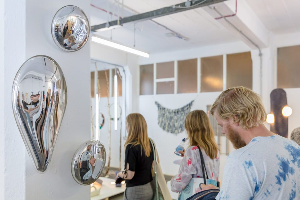 "Portal", Mirrors