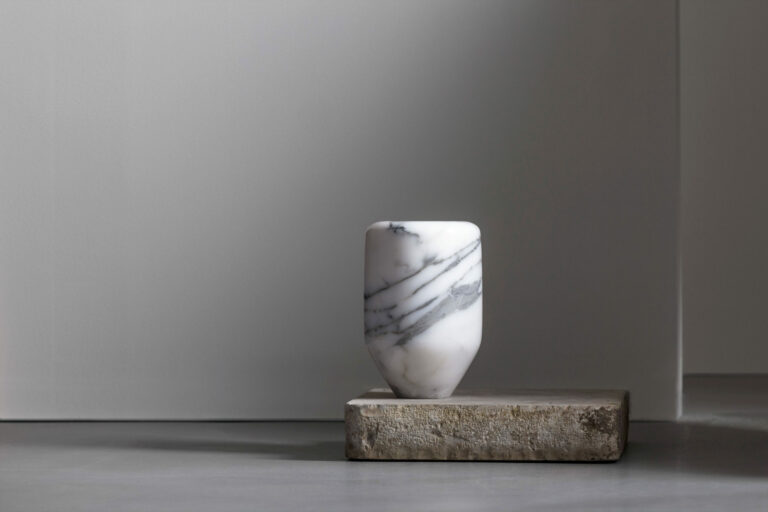 Vaso Carrara small, marble edition