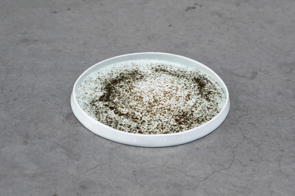 "ignorance Is Bliss" Round Plate — 1