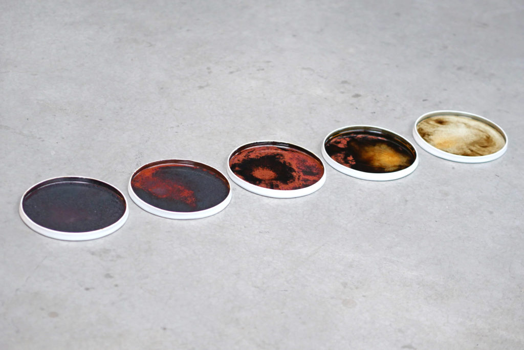 "ignorance Is Bliss" Round Plate — 2