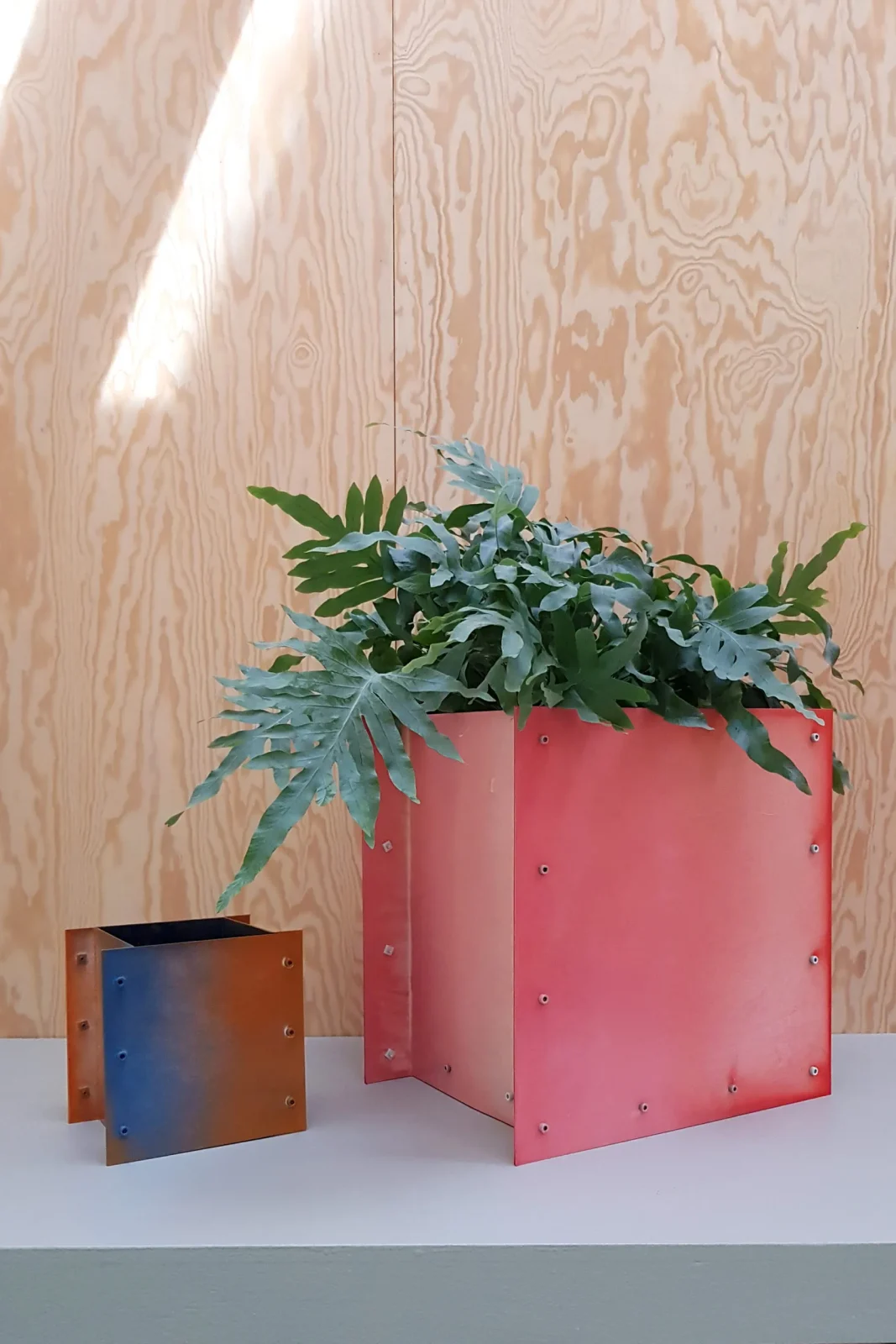 Iron And Steel Life Cabin Vase A — 3