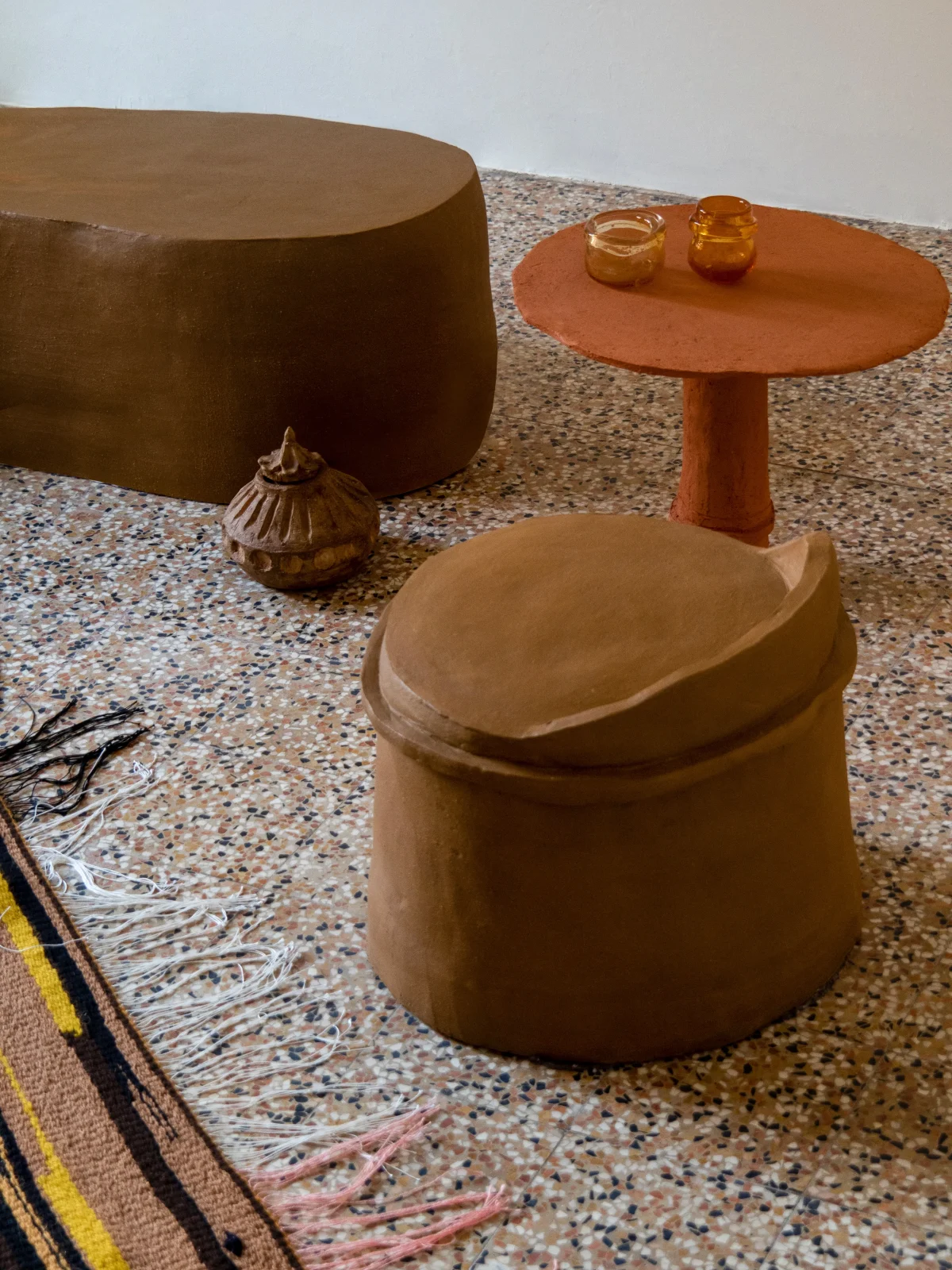 Pia monolithic seat made from raw earth, natural oils and waxes by Studio Terre