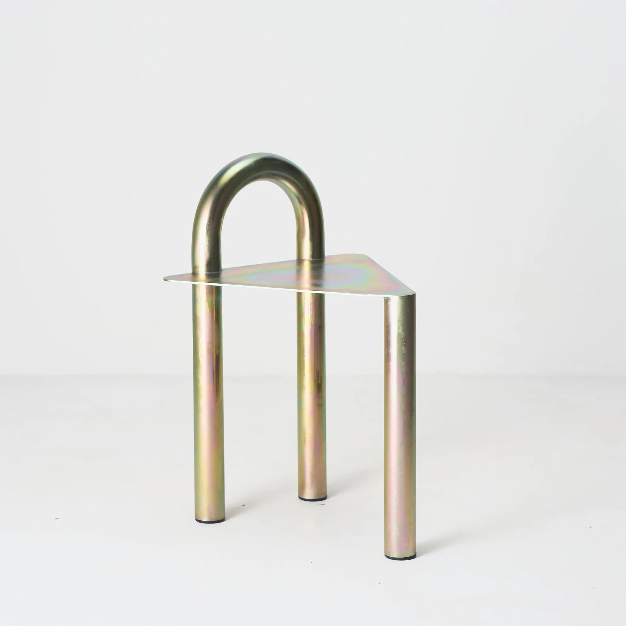 Zinc Stool Curva by Cultivado em Casa