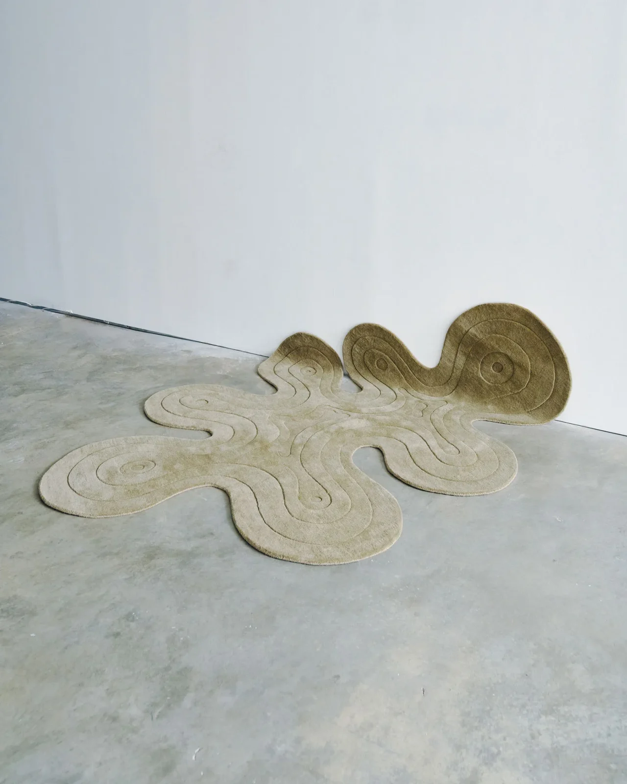 The Dune area rug in New Zealand wool with varying pile heights by Mush Studios