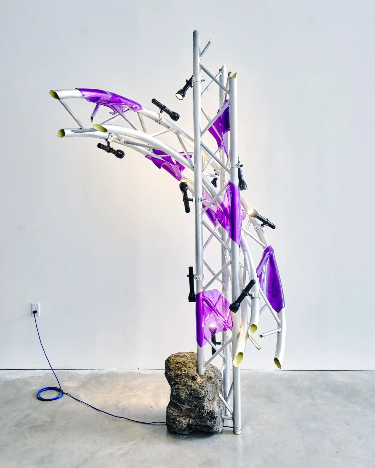 Distruss Floor Lamp — 2