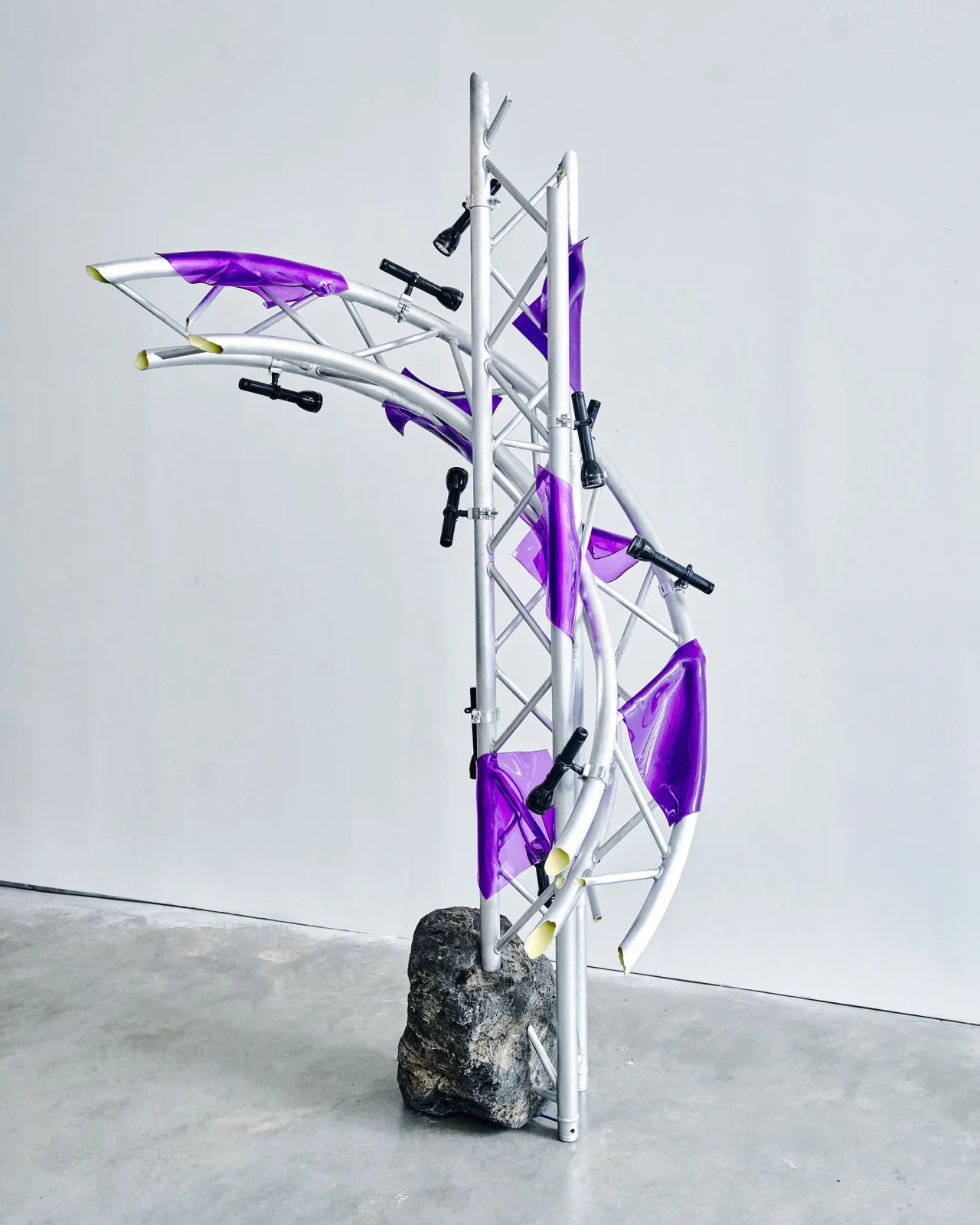 Distruss Floor Lamp — 3