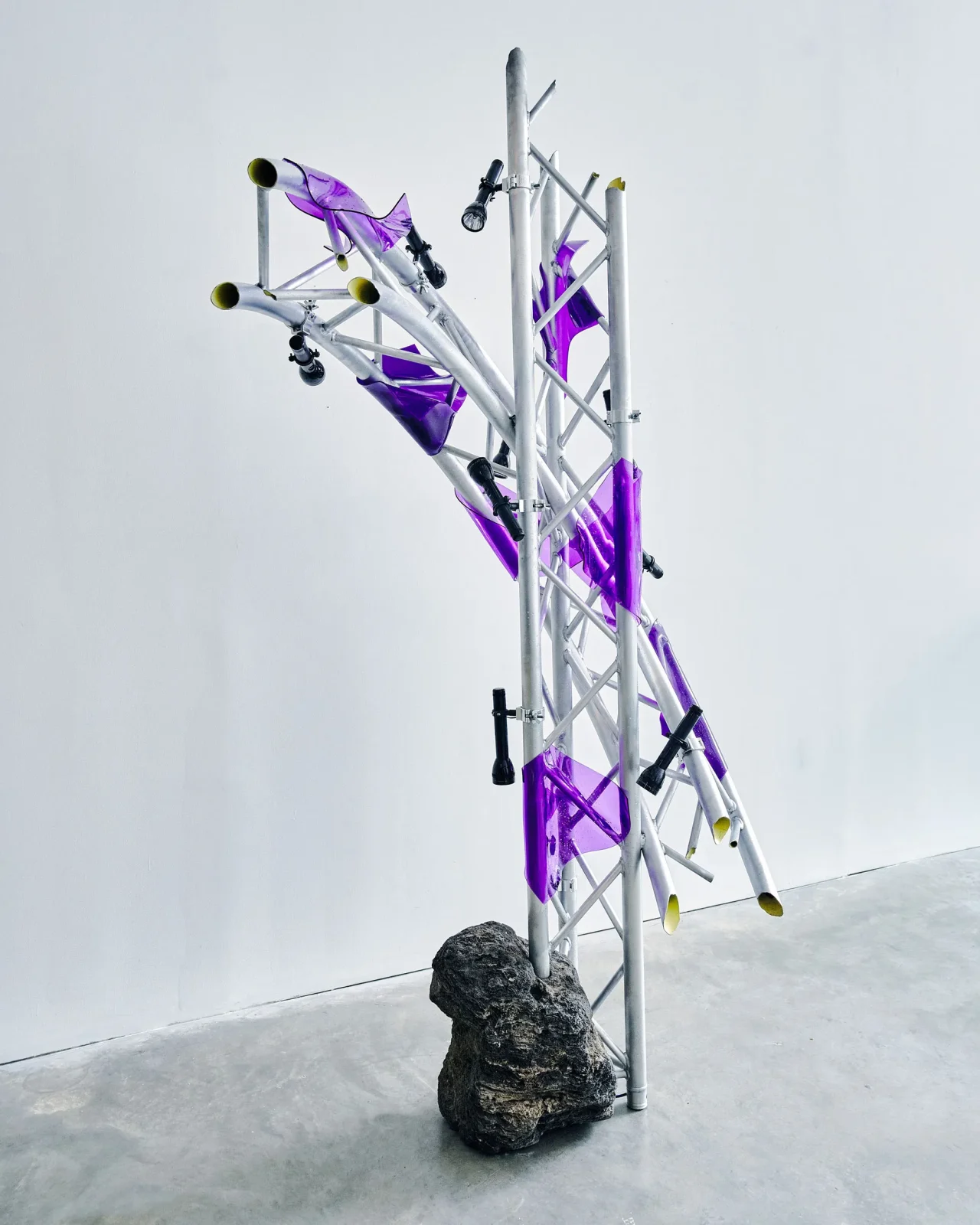 Distruss Floor Lamp — 4