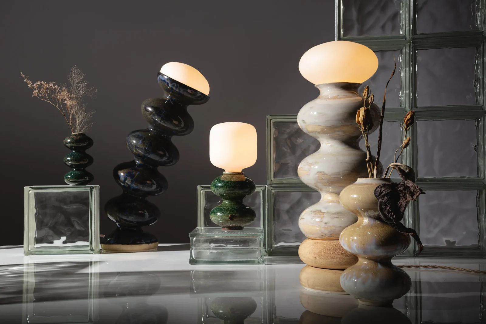 Wave Form Piza Table Lamp in Ceramic — 4