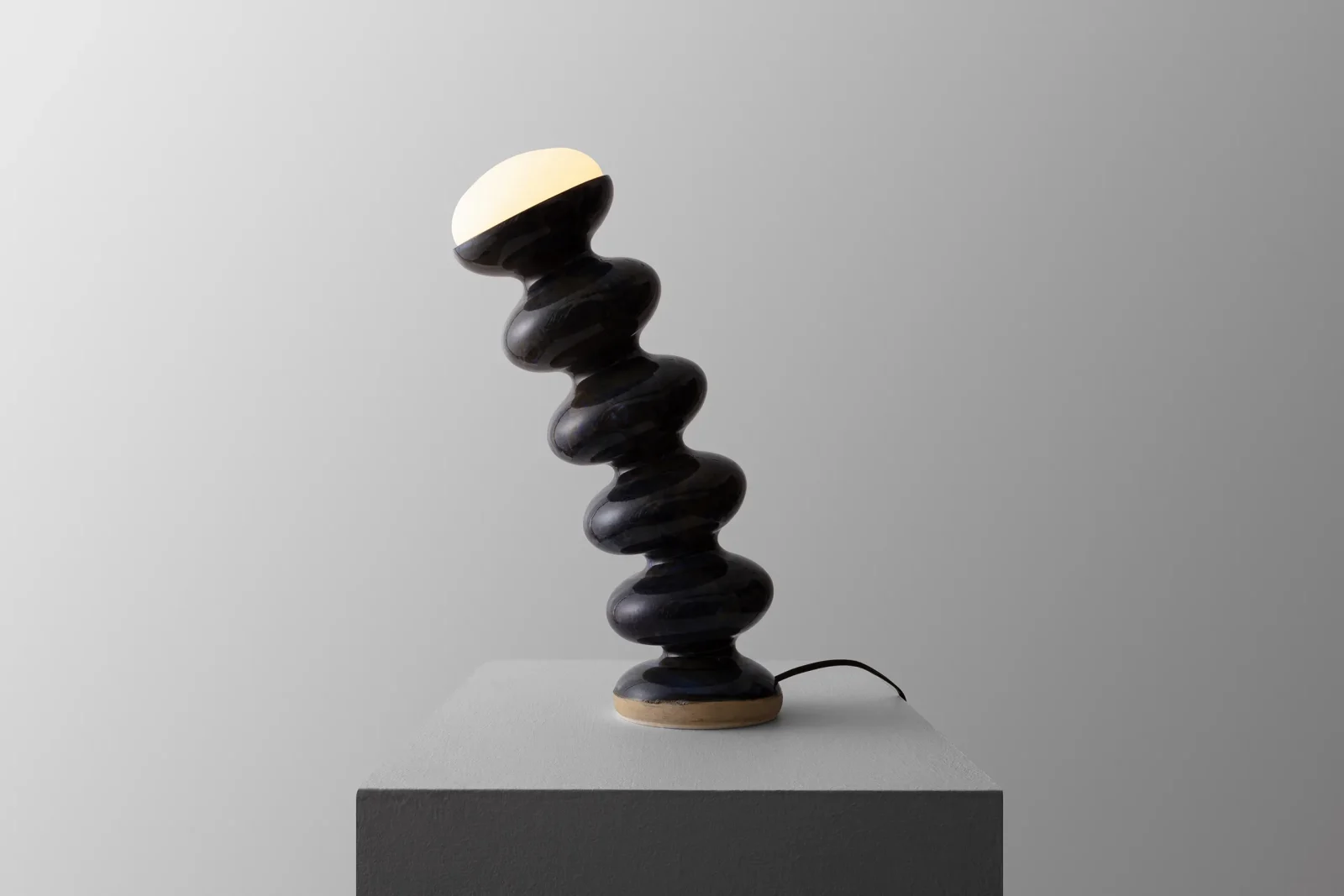 Wave Form Piza Table Lamp in Ceramic — 2
