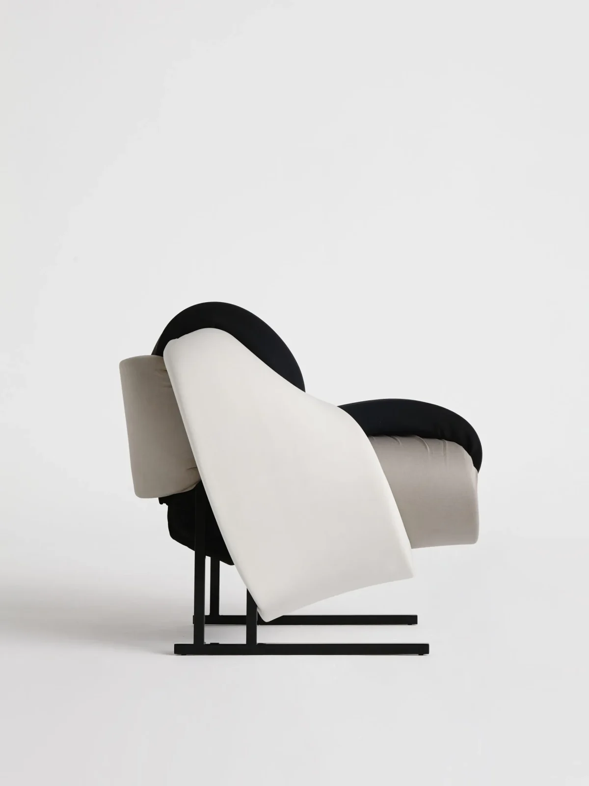 F.C Series, Formas Curvas 02 Armchair — 2