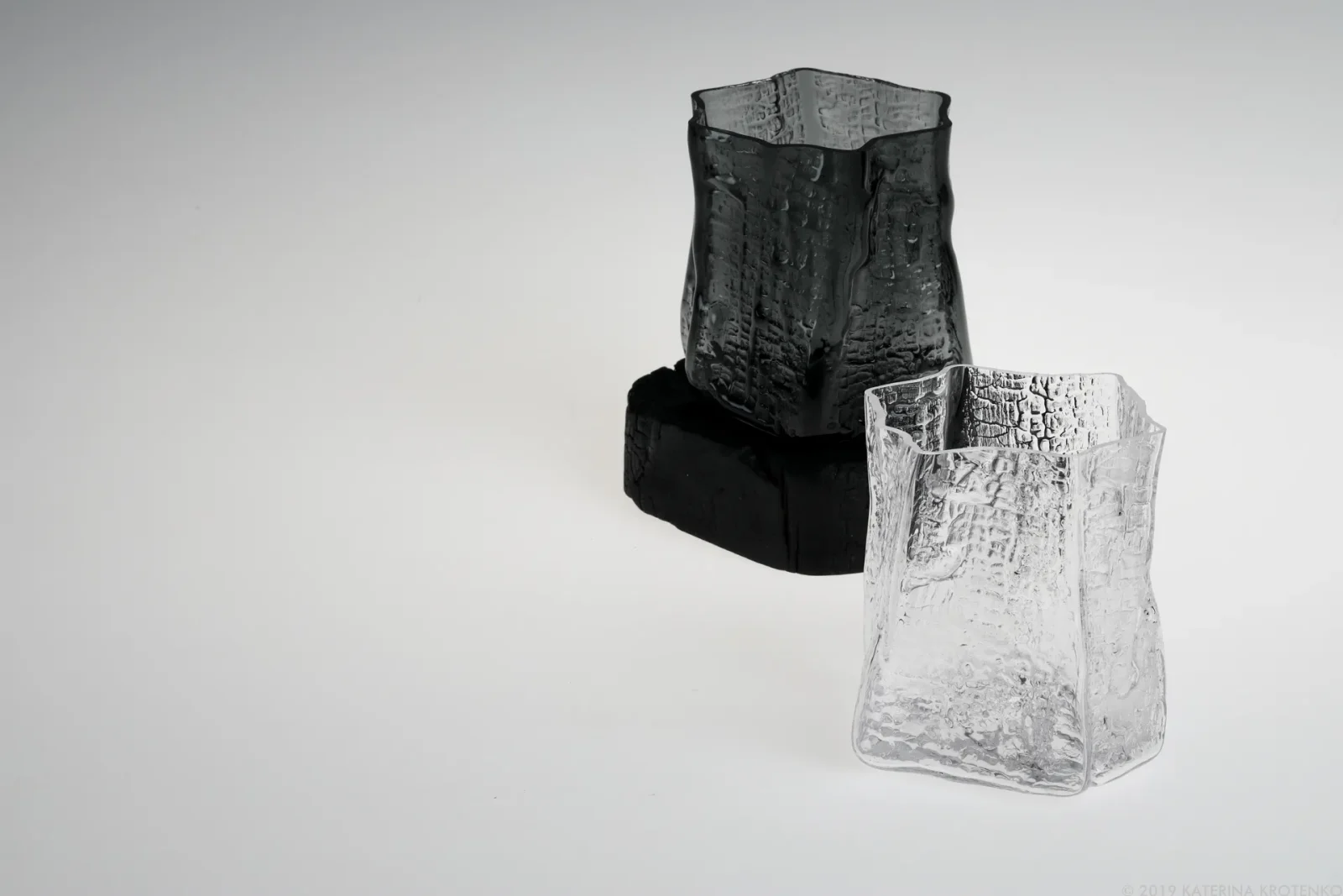 Shaped by fire / Drago Set of two miniature glass vases — 2
