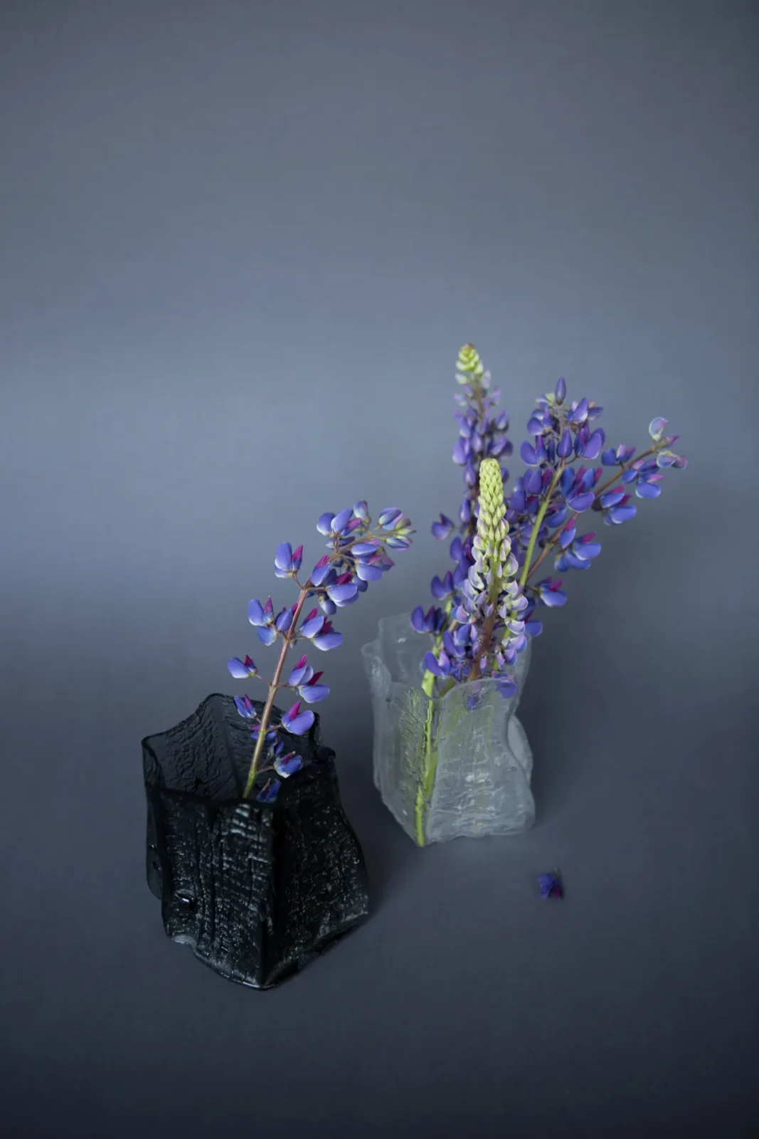 Shaped by fire / Drago Set of two miniature glass vases — 3