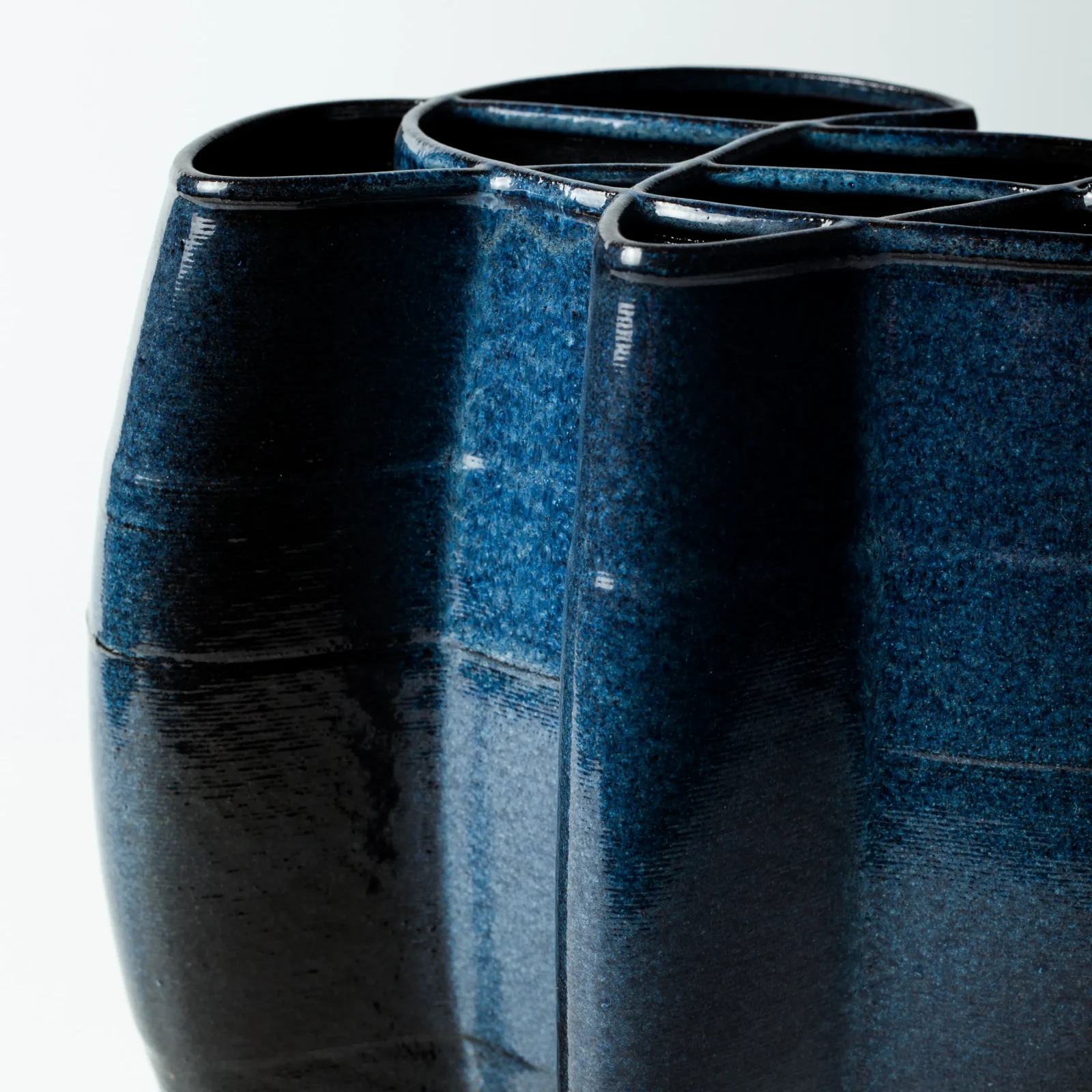 Intersect - 0 0 1 1 - Ceramic Vase 3d Printed — 4