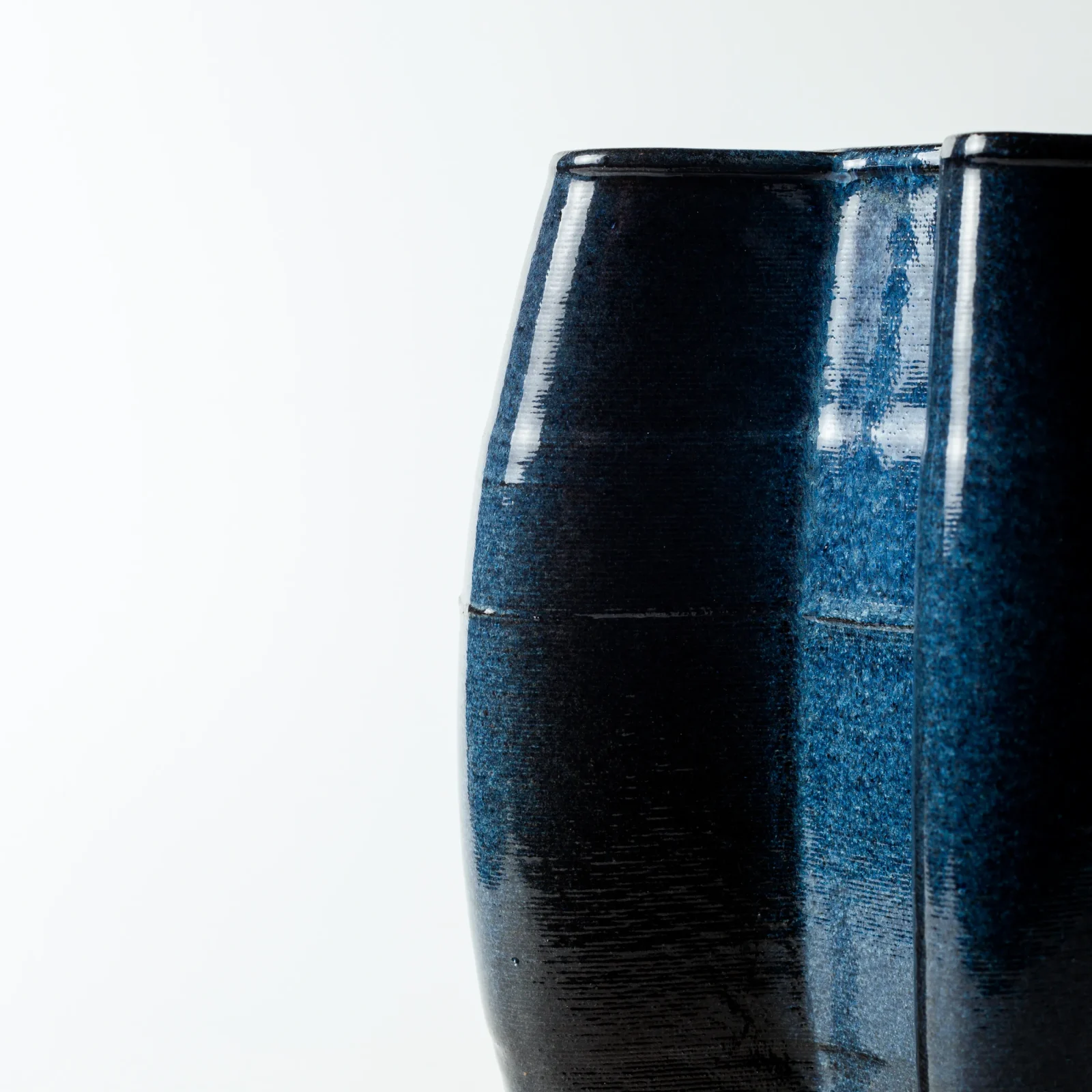 Intersect - 0 0 1 1 - Ceramic Vase 3d Printed — 5