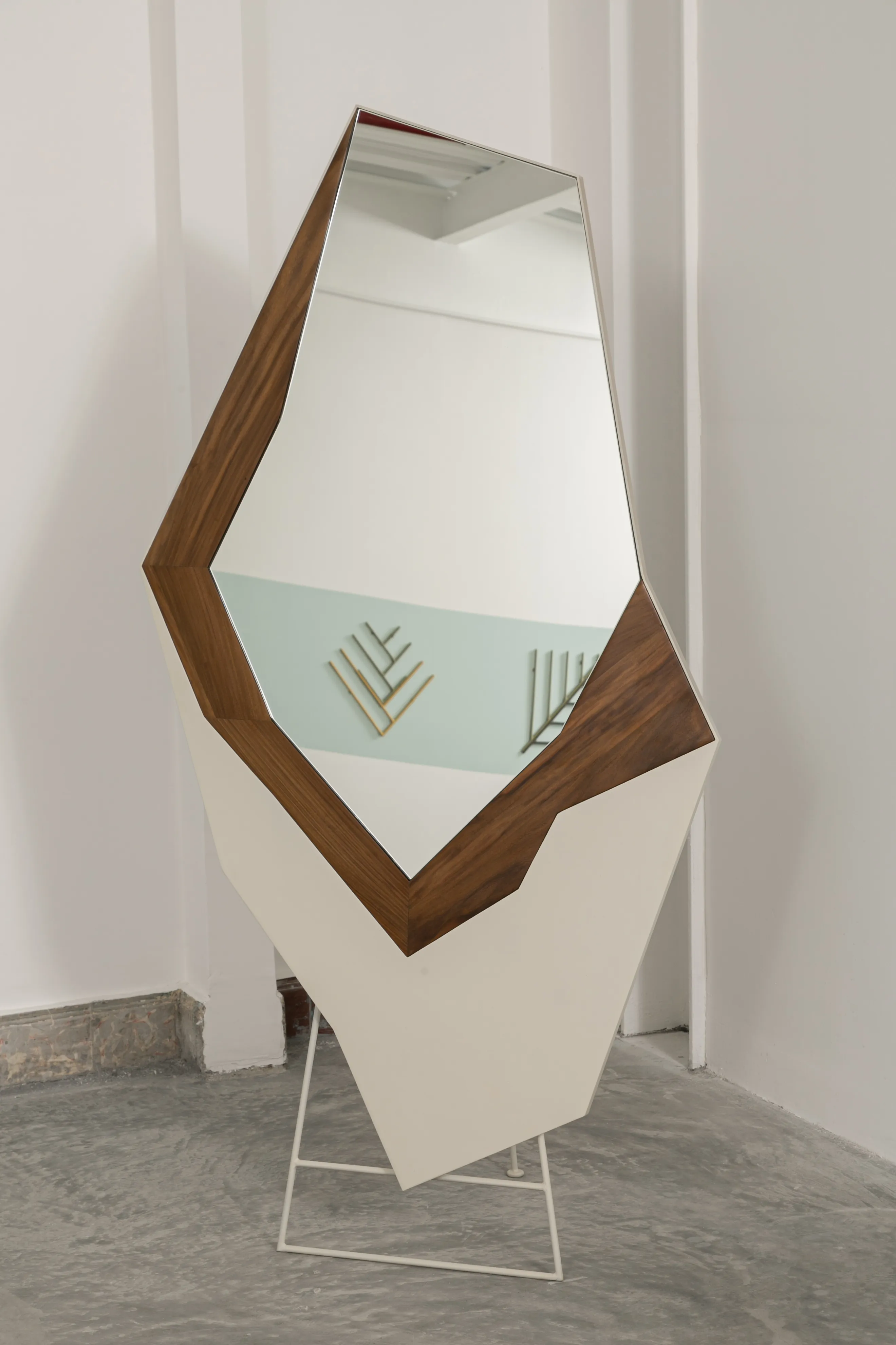 Standing mirror with wooden inlays