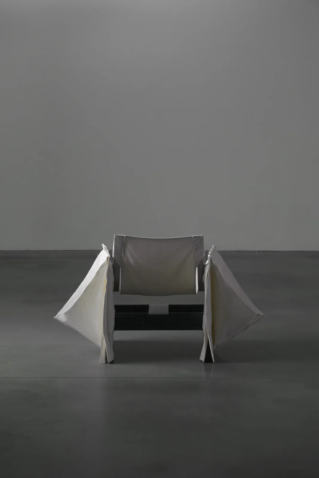 Xb-70 V Armchair — 3