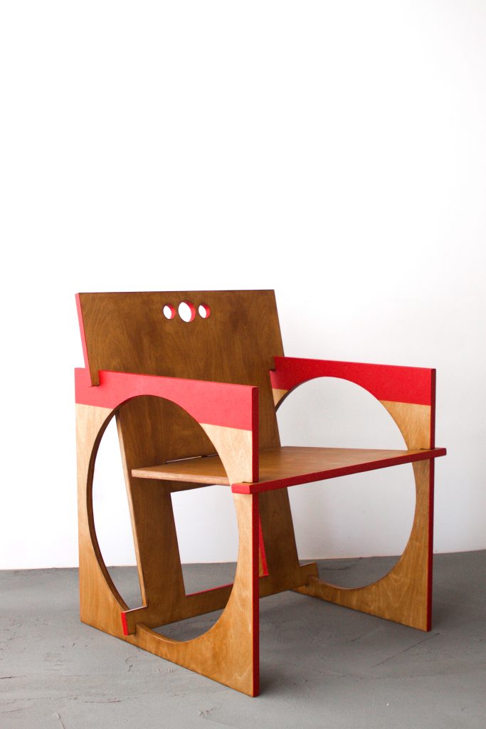 Sedia Tonda birch chair with slotting system by Edoardo Lietti Studio