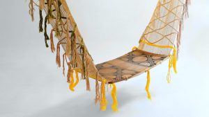 Kaupuna swing in hand-spun buriti straw and solid wood by Yankatu