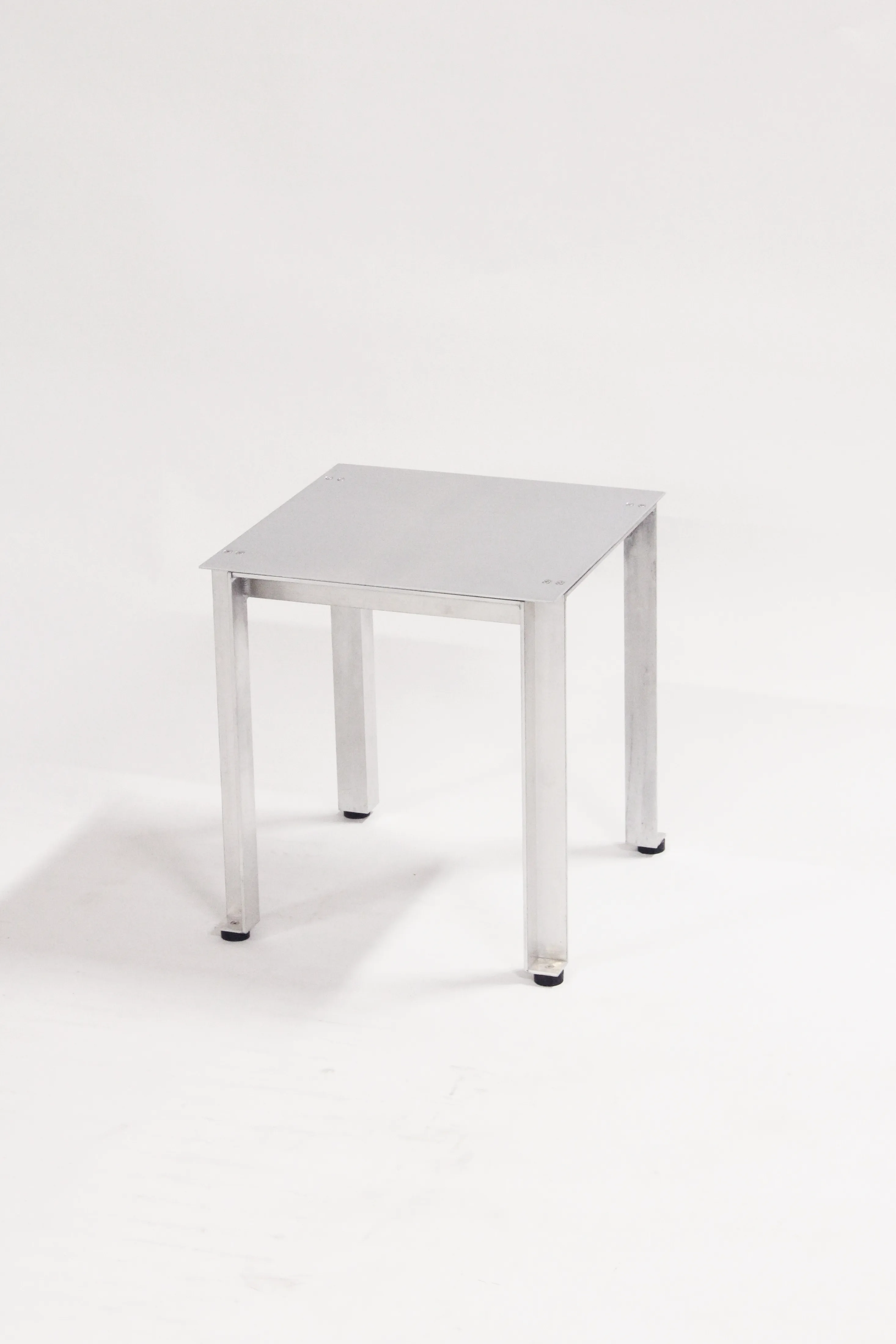 Canto – Aluminum Side Table by Luiz Solano