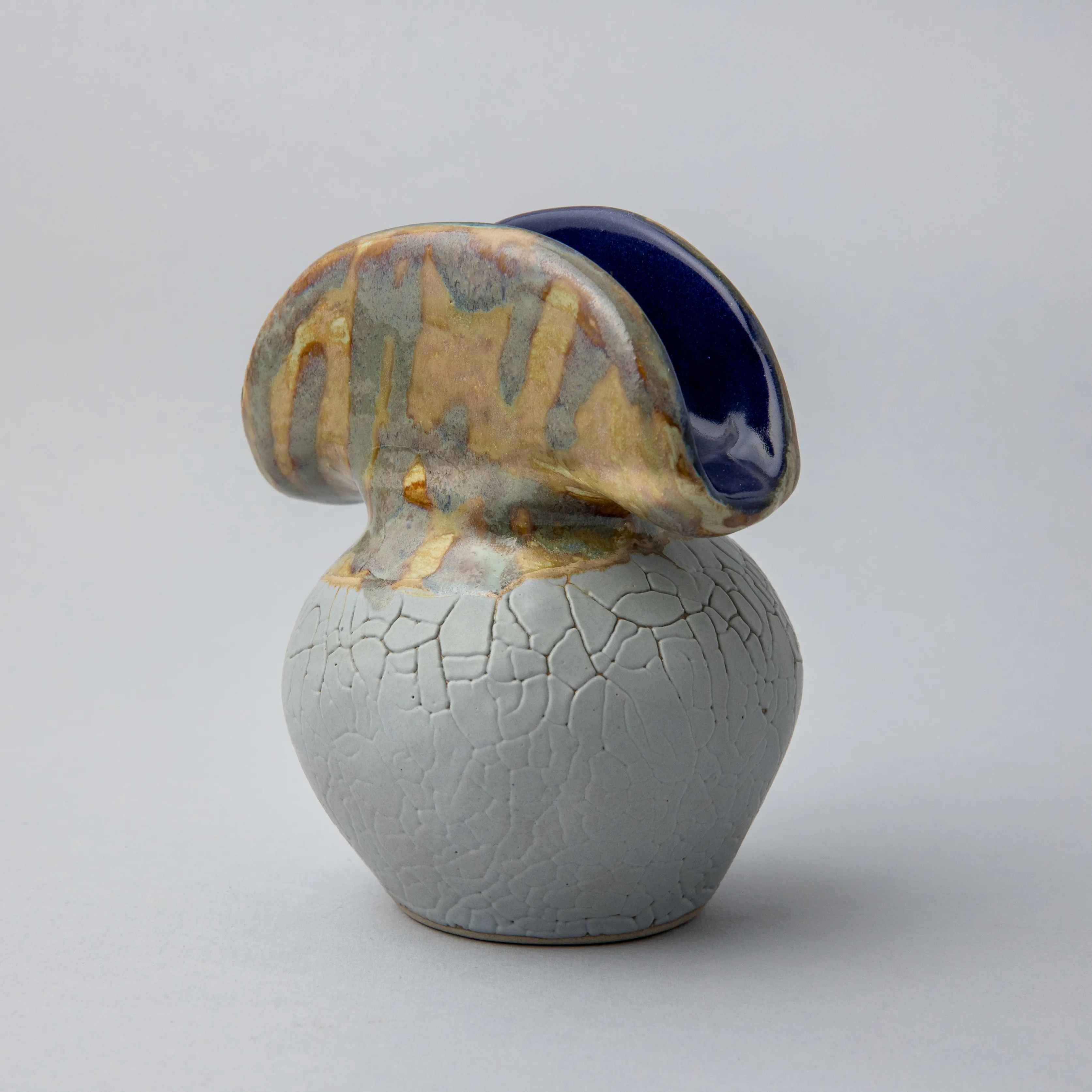 Mini dos Picos - Ceramic pitcher by Elizabeth Vásquez Arbulú