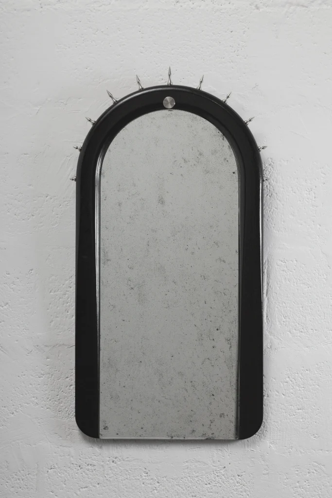 Sitiera_03 wall mirror in solid wood with an aged metal frame, Baroque in feel