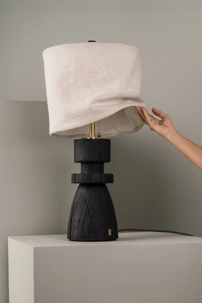 Mezquite Table Lamp in Burned Pinewood and Natural Linen — 3