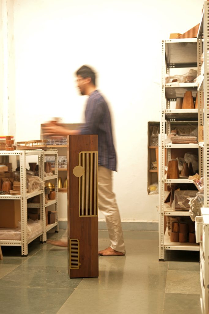 Sārava - Teak Floor Lamp — 3