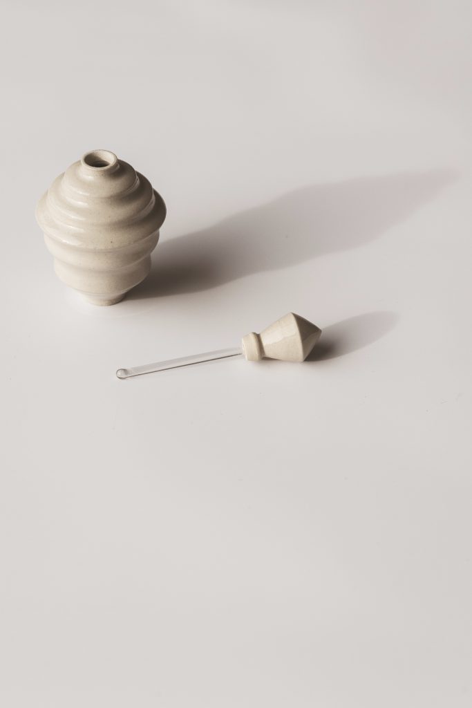 domestic-totems-i-giulia-cosenza_terra-incognita-art-set-of-3-ceramics-perfume-holders_7