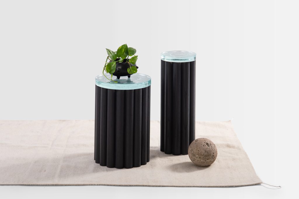 peca-mobiliario_loto-side-table-short-black-oak-wood