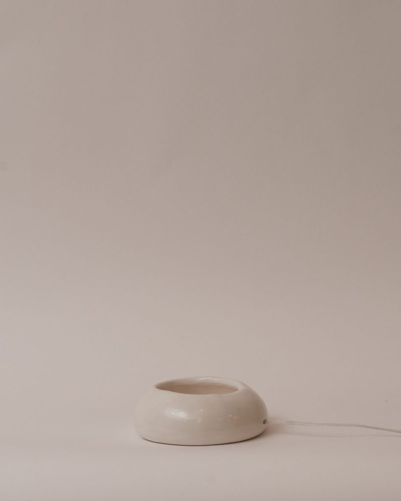 flcs_white-circle-table-lamp_2
