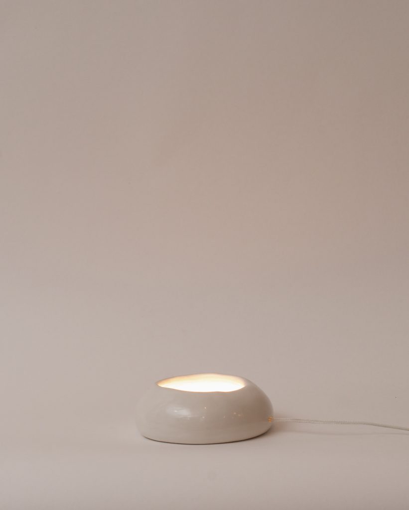 flcs_white-circle-table-lamp_3