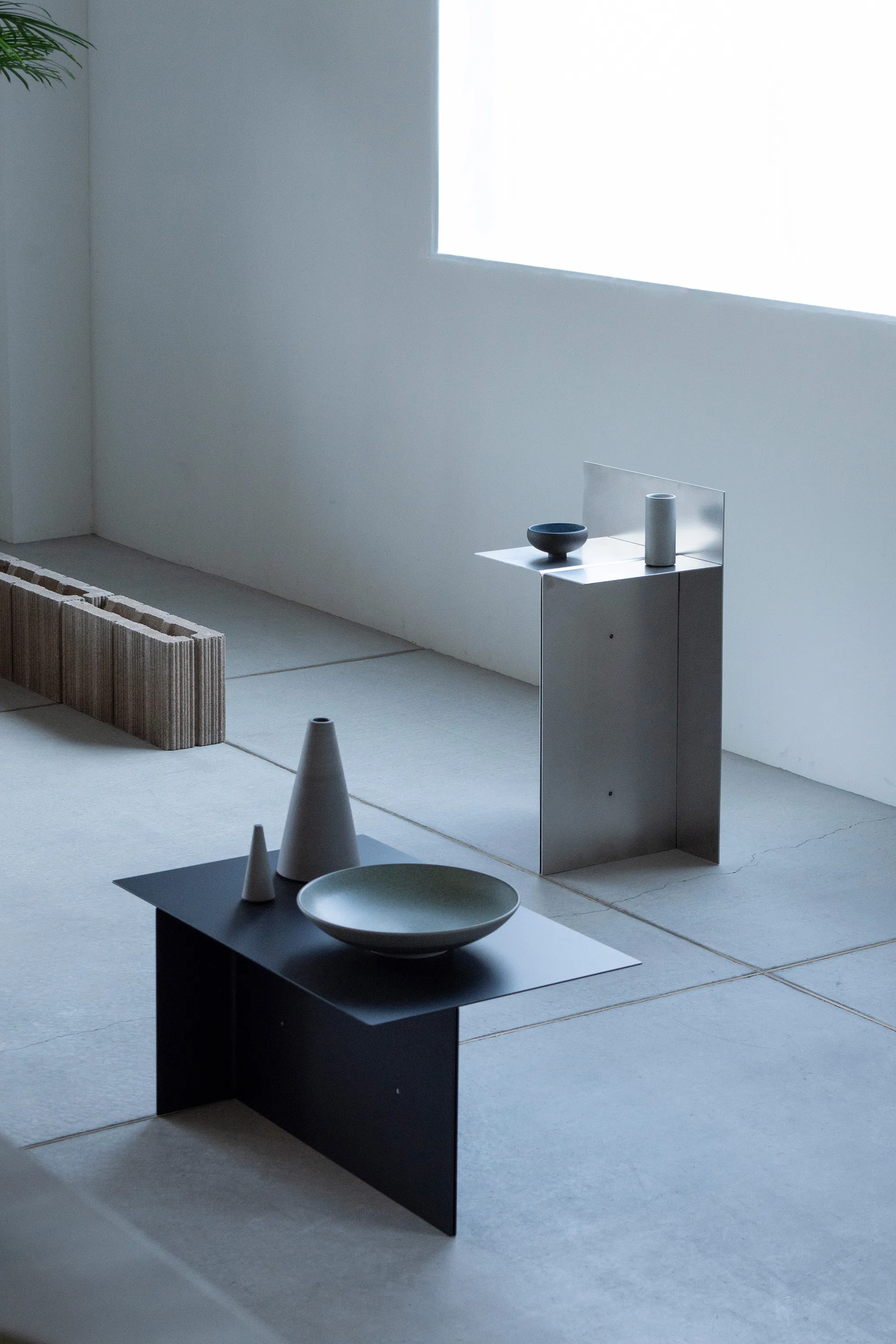 Polysemy – Light Gray Multifunctional Table by So Koizumi