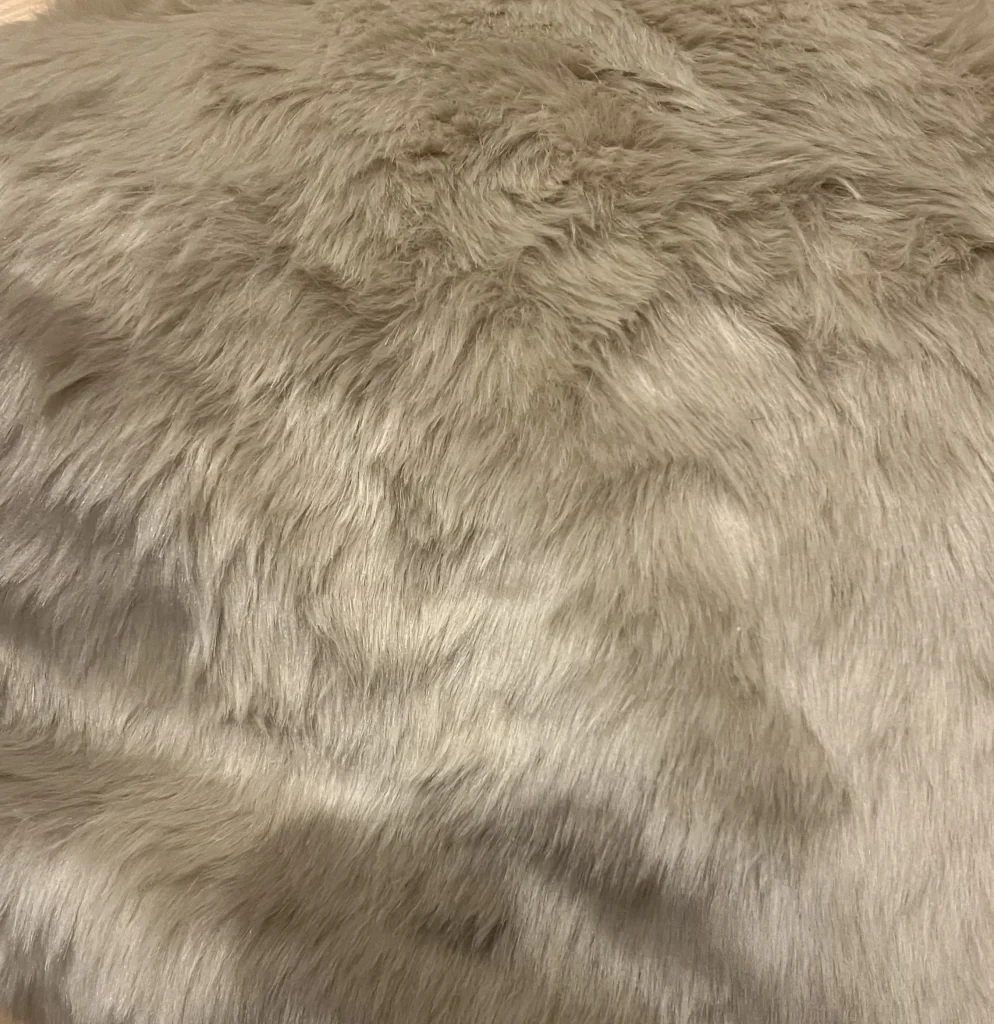Cacu - Furry Wood Dining Table — 3