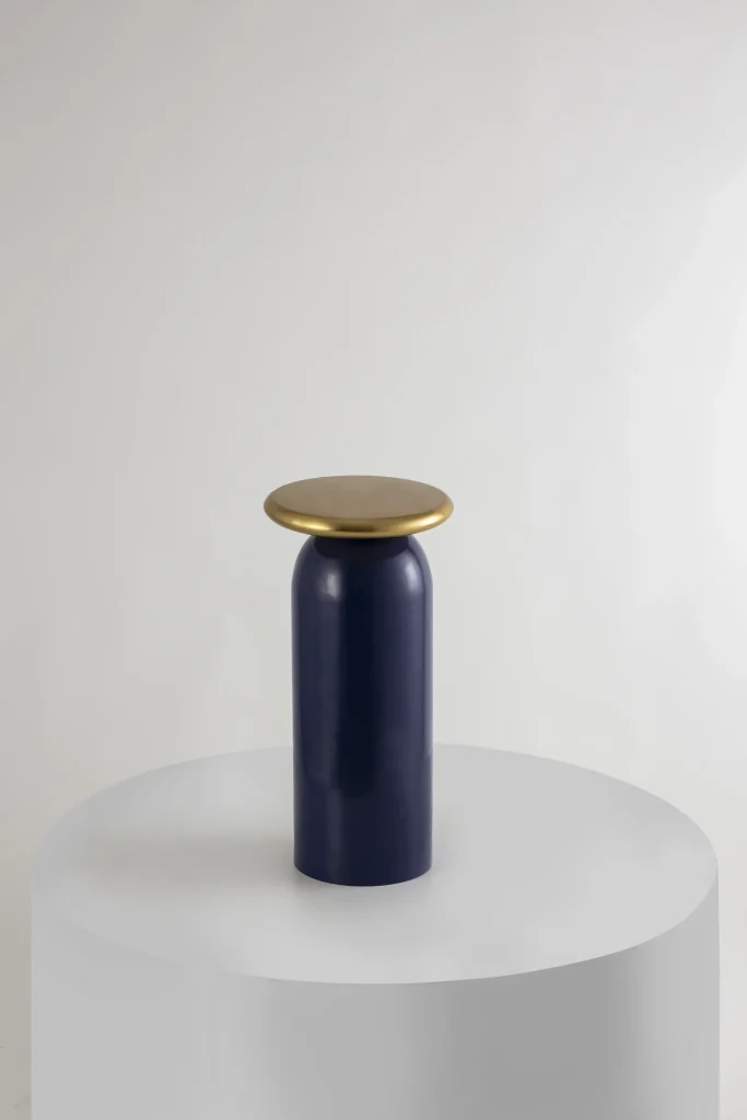 Scuba - Iron Drink Table — 32