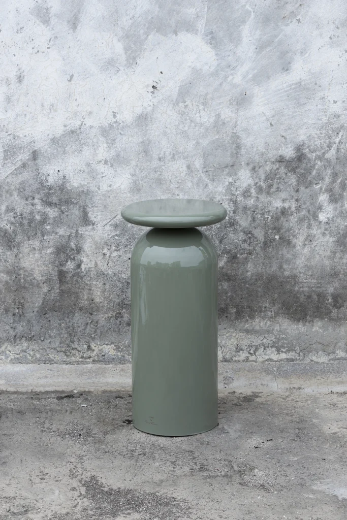 Scuba - Iron Drink Table — 24
