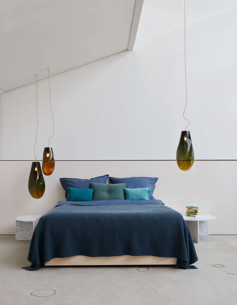 Lyra Single, Flamingo Opaque Pendant Lamp in Blown Glass — 3