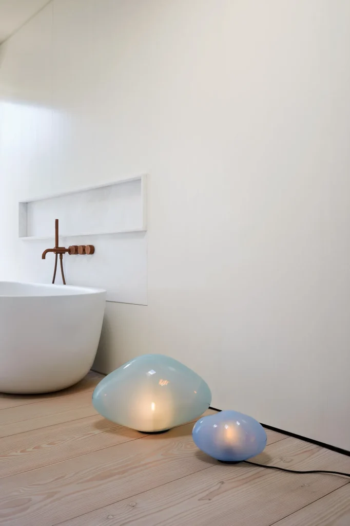 Haumea Convex Table Lamp in Flieder Opaque Glass — 2