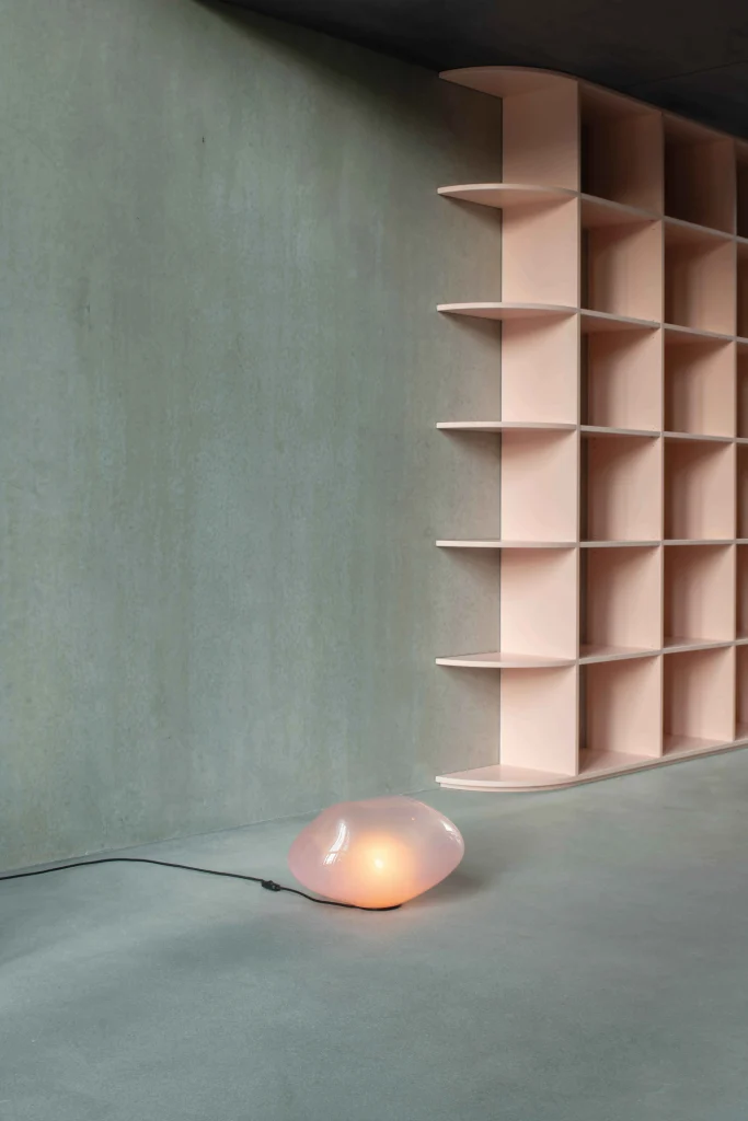 Haumea Convex Table Lamp in Flieder Opaque Glass — 5