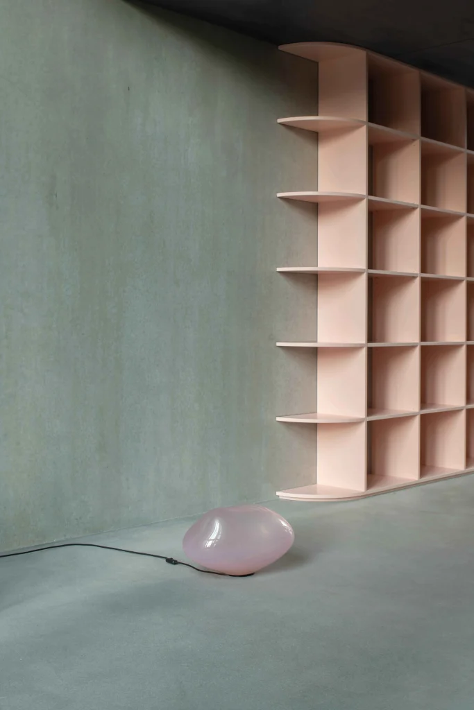 Haumea Convex Table Lamp in Flieder Opaque Glass — 6
