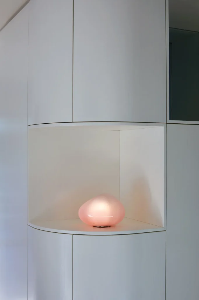 Haumea Convex Table Lamp in Flieder Opaque Glass — 7