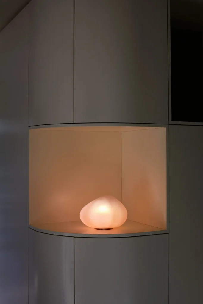Haumea Convex Table Lamp in Flieder Opaque Glass — 9