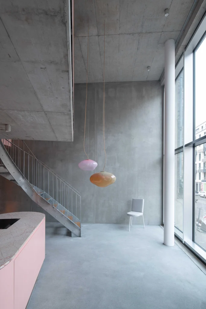 Haumea Convex Pendant Lamp (Taupe Opaque) in Blown Glass — 5