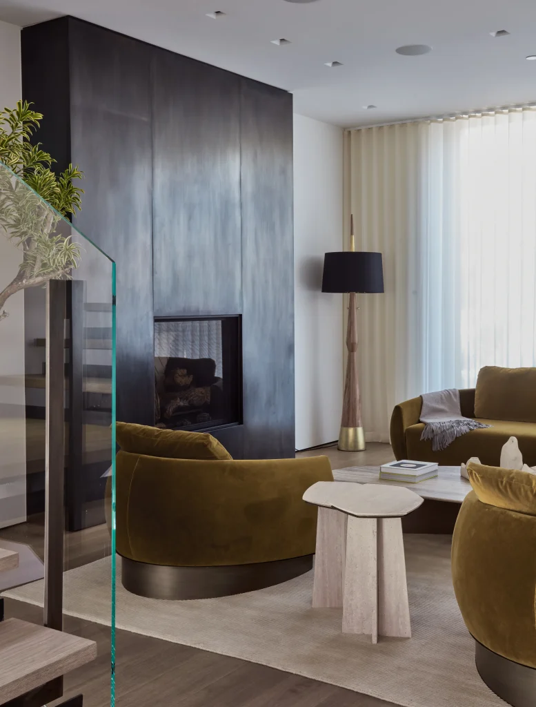 Apolo Floor Lamp in Parota Wood and Fiberglass — 7