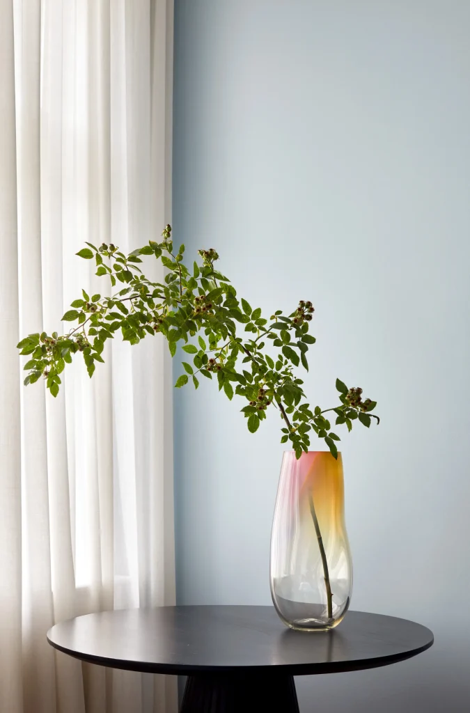 Supernova 4 - Multicolor Vase - Amber Iridescent / Flamingo — 2