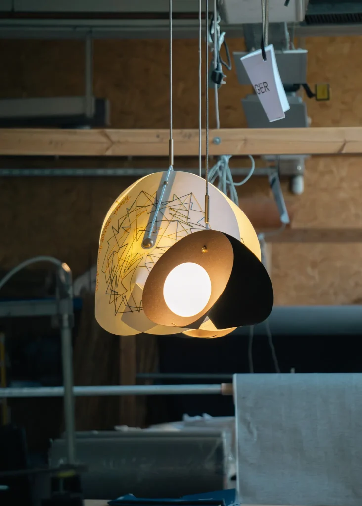 Concha Embroidure Pendant Lamp in Paper and Brass — 11