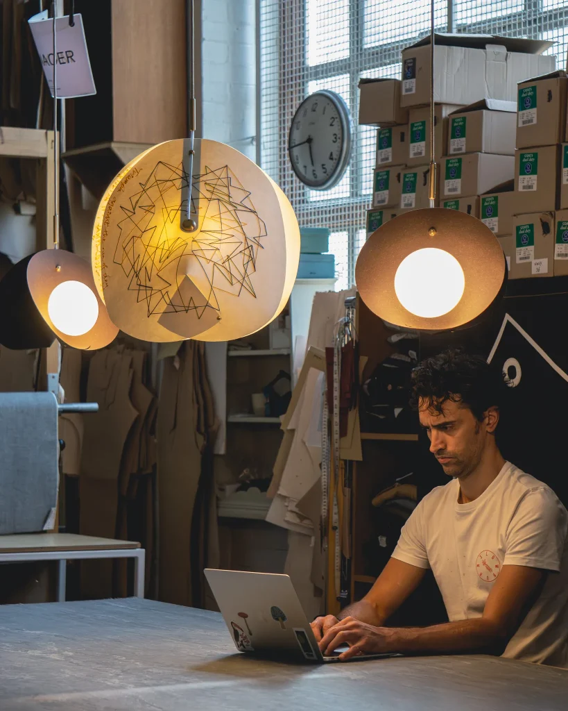 Concha Embroidure Pendant Lamp in Paper and Brass — 12