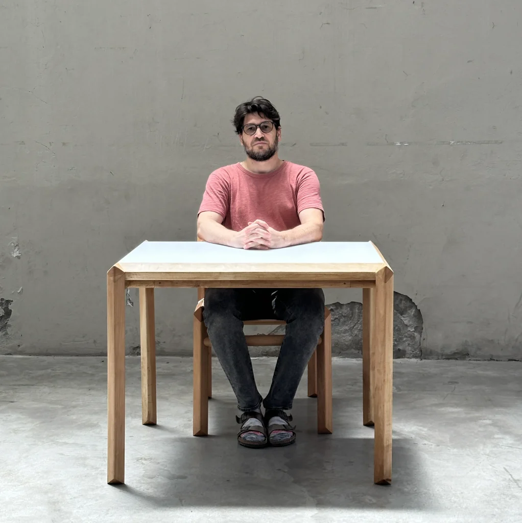 Gallery Desk — 4