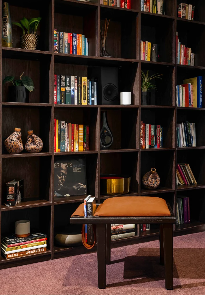 Ka Iwe - Wood & Leather Stool — 5