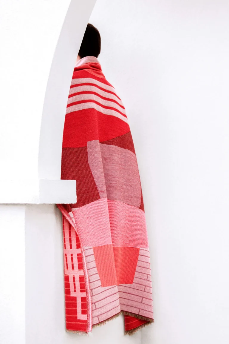 Étreinte - Shimmering Red — 2